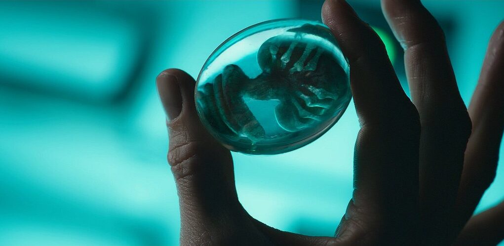 Ridley Scott conferma: il terzo prequel di Alien è ancora in sviluppo alien covenant